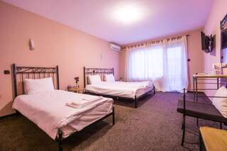 Курортные отели Villa Spaggo Complex Bistritsa Трехместный номер «Комфорт» с душем-1